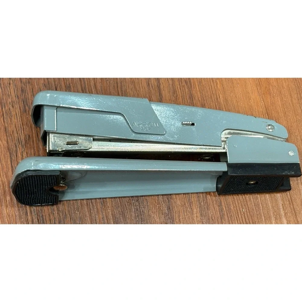 Vintage Arrow 207 Heavy Duty Deluxe Standard Stapler Grey Made In USA